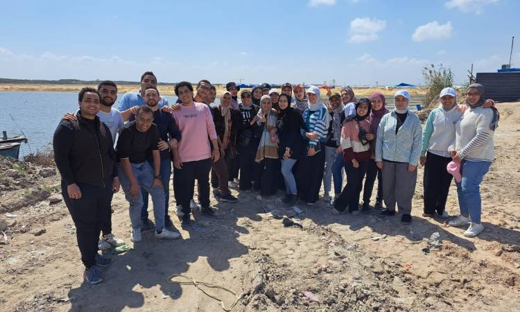 طلاب برنامج علوم البحار بعلوم الإسكندرية في رحلة علمية لبحيرة مريوط